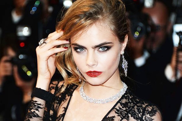 Thu nhap 'khung' va su co cua sao khi nhan tien deo nu trang hinh anh