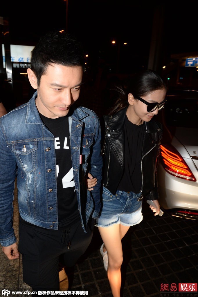 Cặp đôi vui vẻ chào ký giả nhưng lại từ chối trả lời các câu hỏi của phóng viên.