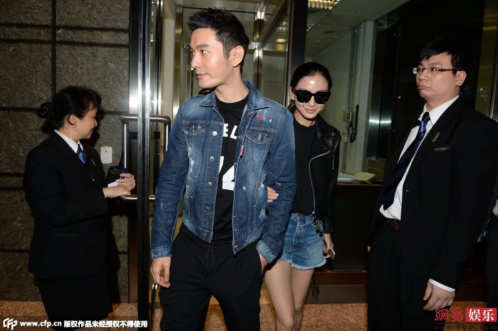 Trước đó, trong buổi họp báo vào ngày 3/6, Angela Baby lấp lửng: “Sớm có em bé là mục đích đầu tiên của hôn nhân”. Nguồn tin Sina cho hay, cô đã mang bầu. Huỳnh Hiểu Minh từ chối bình luận về thông tin này. Anh nói: “Có chuyện vui tôi lập tức sẽ thông báo”.