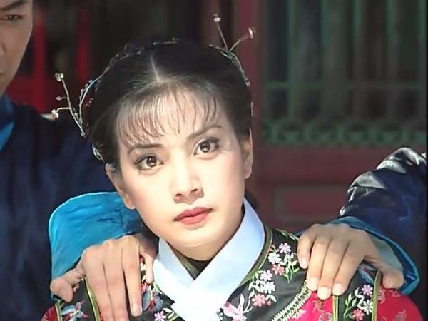 Triệu Vy bị kiện vì trừng mắt trên màn ảnh.