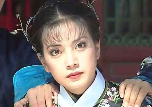 Trieu Vy bi khoi kien vi trung mat gay ton thuong tinh than hinh anh