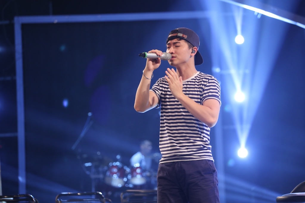 Minh Quân thể hiện ca khúc gắn liền với tên tuổi của Trung Quân Idol: Thầy giáo trẻ gốc Hà thành gặp khá nhiều khó khăn trong việc lựa chọn bài hát phù hợp cho thử thách Top hits. Anh tiết lộ, bản thân mất không ít thời gian để nghe và chọn được một số bản hit của Noo Phước Thịnh, Trung Quân Idol, Quốc Thiên, lẫn Vũ Cát Tường. Sau đó, Minh Quân tình cờ phát hiện tác giả bài hát mình chọn cuối cùng là người bạn học chung thời cấp 3. Chính người bạn này giúp anh phân chia lại cấu trúc ca khúc để tạo ra điểm mới nhằm chinh phục khán giả.