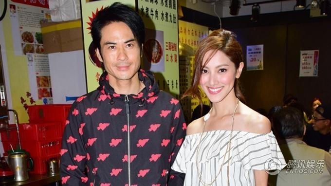 Cặp đôi cách nhau 22 tuổi.