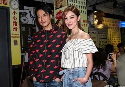 Trinh Gia Dinh cau hon Hoa hau kem 22 tuoi mac thi phi hinh anh