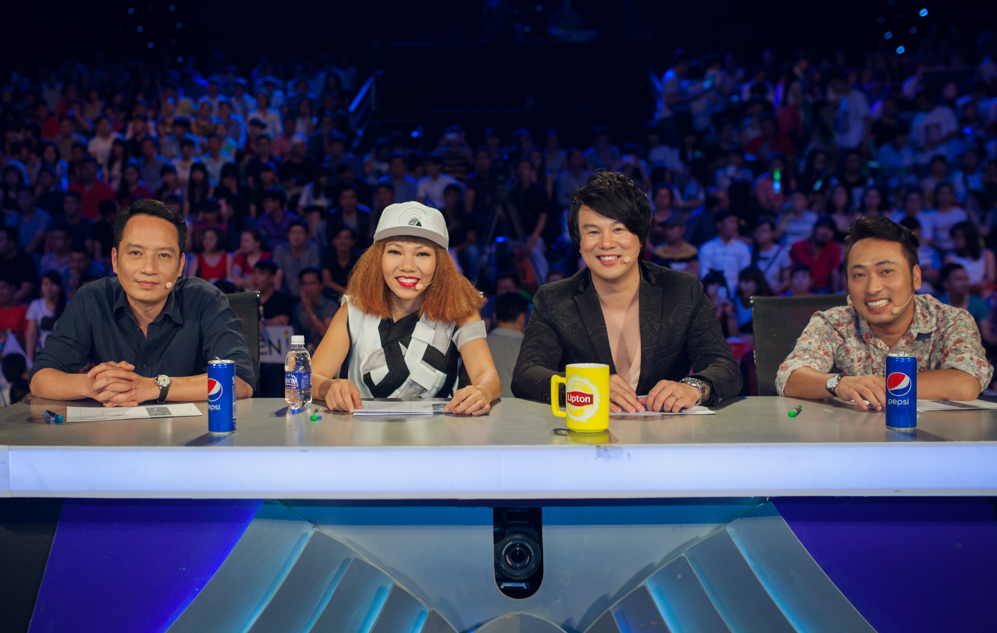 Bộ tứ quyền lực ở Gala 2: Nhạc sĩ Anh Quân, diva Trần Thu Hà, ca sĩ Thanh Bùi và đạo diễn Nguyễn Quang Dũng.