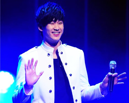 Kim Soo Hyun duoc Park Jin Young luyen giong hinh anh