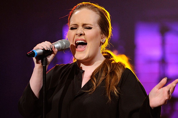 “Để bán được nhiều đĩa hát, tôi không cần phải cởi đồ. Tôi chỉ đứng đó và hát. Tôi không lo lắng về thân hình quá khổ hay to lớn hơn những nghệ sĩ khác. Lạm dụng cơ thể là điều không hay ho lắm. Tôi nghĩ rằng dù hình thức bạn như nào thì yếu tố quan trọng vẫn là hài lòng với chính mình” – Adele chia sẻ. 