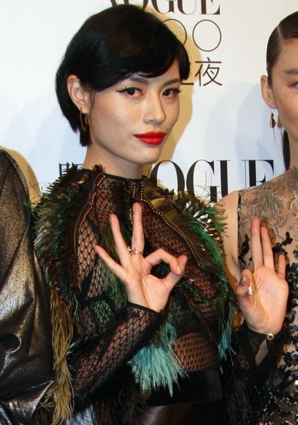 Cát Hội Tiệp khi nghe tin gần như người điên đã la hét khắp nhà. Lời giải thích Uông Phong đưa ra là muốn nhập khẩu cho con, mọi chuyện chỉ là vì con. Sau vài năm, rocker nổi tiếng bất ngờ tuyên bố chia tay Cát Hội Tiệp. 