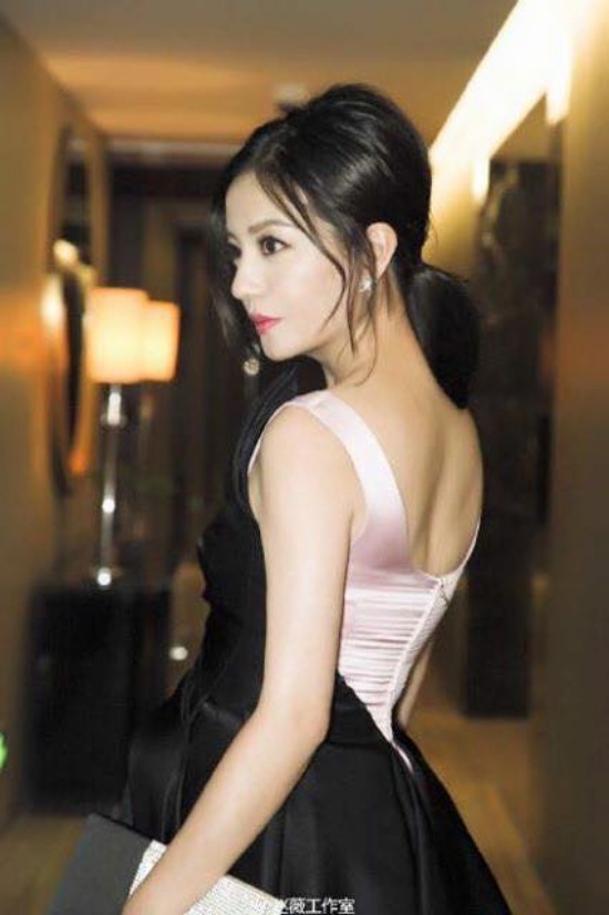 Nữ diễn viên bất ngờ khi bị kiện vì mắt to.