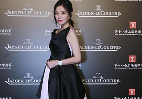 Trieu Vy thach nguoc nguoi dan ong kien co toi 'trung mat' hinh anh