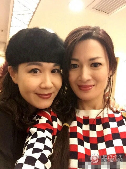 Năm 2000, Trần Thiếu Hà nên duyên vợ chồng với một doanh nhân người Hoa gốc Australia và chính thức nói lời từ biệt với nghiệp diễn xuất, lui về với thiên chức làm vợ và mẹ của hai cô con gái.  