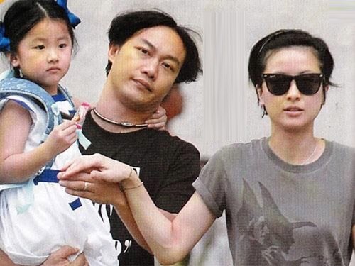 Tài tử và vợ con. Anh được cho là nghệ sĩ chung tình hiếm có.