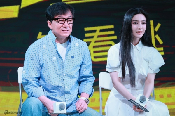 Thành Long ngạc nhiên vì chuyện yêu đương của Phạm Băng Băng, không hề biết về Lý Thần.