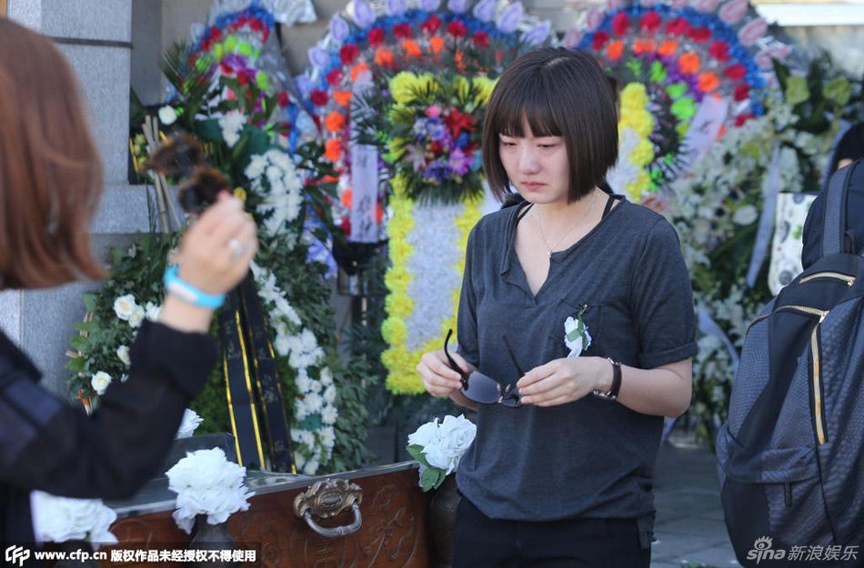 Không ít người hy vọng anh sẽ vui vẻ hơn ở thế giới khác. “Anh ấy vốn là người cẩn trọng, lại rất tốt bụng, lịch sự. Không ai có thể ngờ kết cục bi thảm như vậy”.