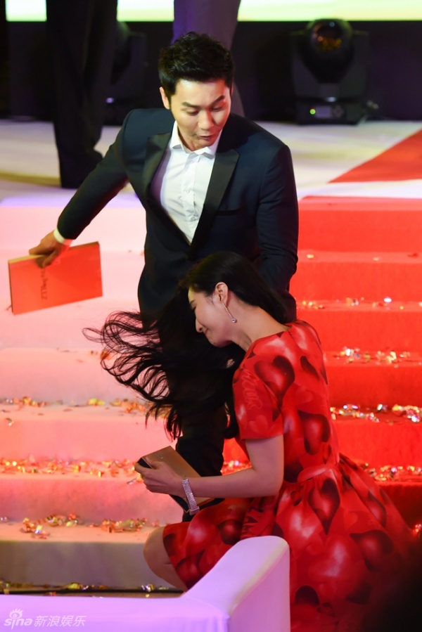 Gương mặt hoảng hốt của Lý Thần khi chứng kiến sự việc vừa xảy ra.