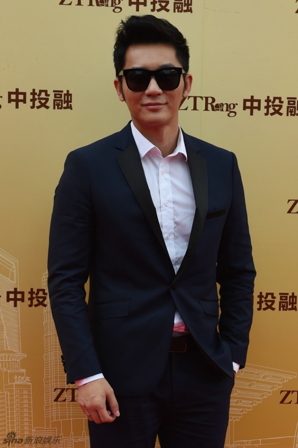 Lý Thần cũng có mặt cùng sự kiện nhưng anh và cô cố tình không đi chung.