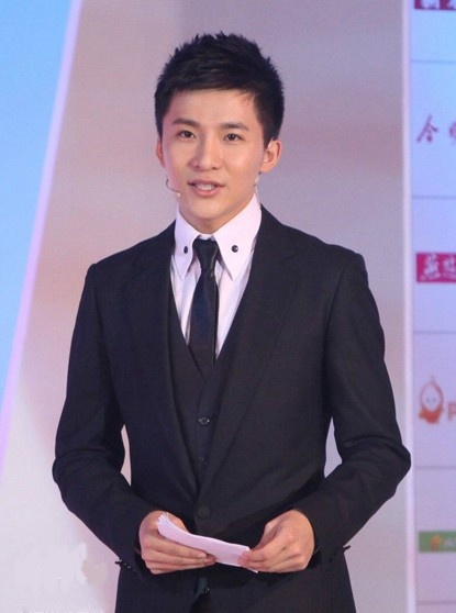 MC Biên Sách của đài truyền hình quốc gia Trung Quốc qua đời vào sáng ngày 9/6 sau khi ngã từ căn hộ của anh ở tầng 8 tòa chung cư. Nguyên nhân ban đầu được xác nhận, MC tự tử sau khi lo sợ cảnh sát ập đến nhà điều tra vì dính líu đến ma túy. Khi qua đời anh mới 32 tuổi.