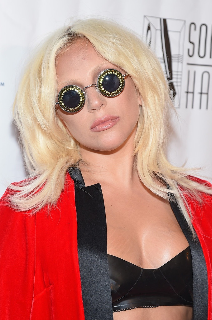 Trước đó, hôm 12/6, giọng ca 29 tuổi thể hiện lại ca khúc Imagine của John Lennon trong lễ khai mạc European Games. Màn trình diễn của Lady Gaga được đánh giá cao. 