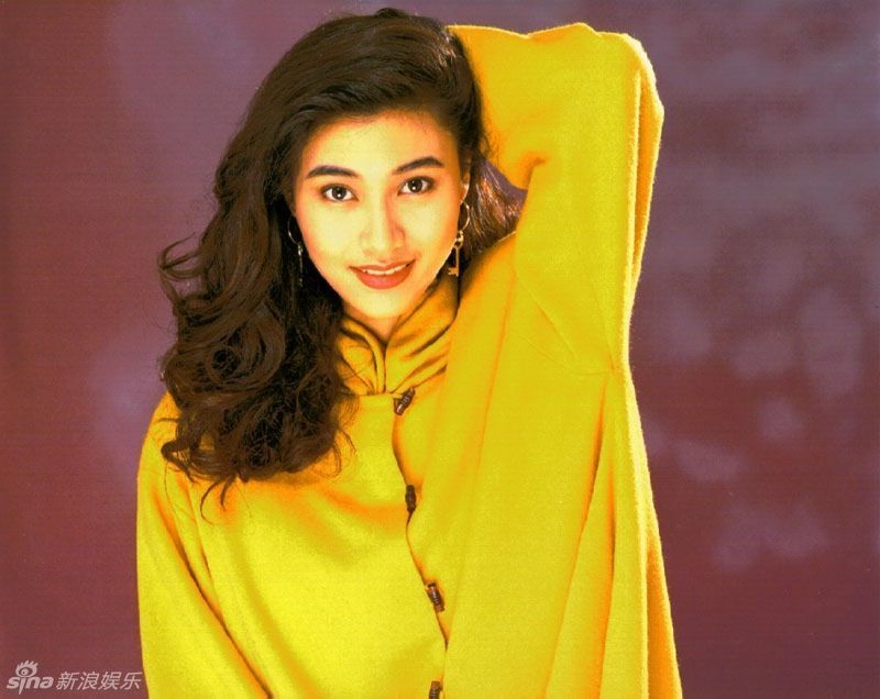 14 tuổi nhờ vẻ đẹp nổi bật, cô sớm gia nhập showbiz với tư cách người mẫu chụp ảnh quảng cáo.