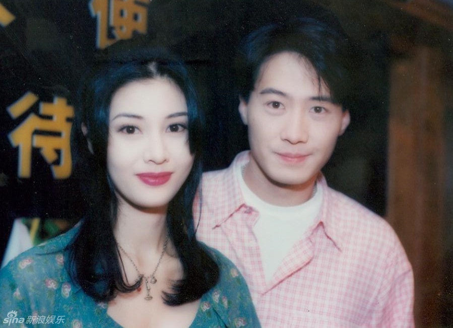 Từ năm 1990, cô đã tham gia nhiều bộ phim điện ảnh bom tấn hợp tác cùng nhiều tài tử nổi tiếng như Châu Tinh Trì, Lưu Đức Hoa, Lương Triều Vỹ…Phim cô đóng từng được đề cử tại Cannes. (Ảnh chụp cùng Lê Minh).