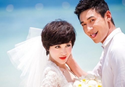 Cap doi vang showbiz Hoa ngu cong khai anh cuoi lang man hinh anh