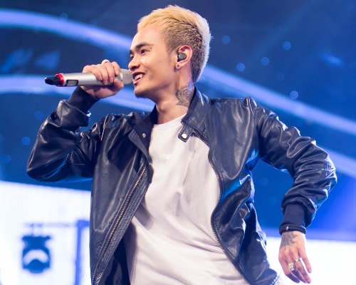 Chang ‘ma ca rong’ bat ngo bi loai som tai Vietnam Idol hinh anh