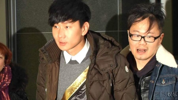 Lâm Tuấn Kiệt xuất hiện tại bệnh viện sau khi kiểm tra.