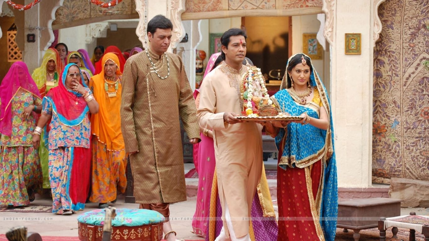 Khán giả kiên nhẫn theo dõi quá trình cô gái Anandi lớn lên và trưởng thành, Dadisa từ một bạo chúa trở thành người lương thiện cũng như 3 cuộc hôn nhân của Jagiya. Trong đó, việc Anandi tái hôi với nhân vật Shiv trở thành nút thắt quan trọng của phim. 