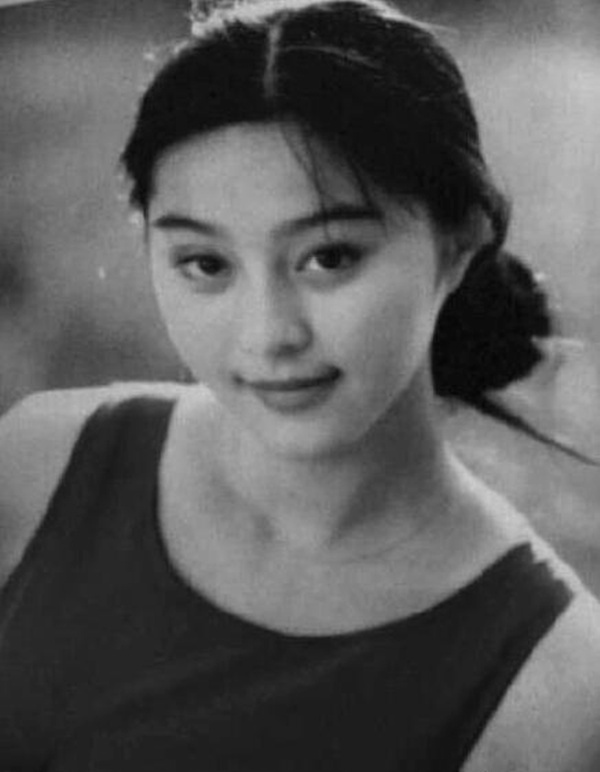 Sau 18 năm trong ngành giải trí, cô thiếu nữ với vẻ đẹp tự nhiên năm nào ở vùng quê nghèo đã trở thành ngôi sao hạng A.