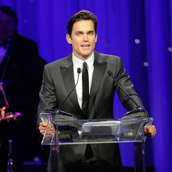 Khi đến nhận giải thưởng Nhân đạo Steve Chase (Steve Chase Humanitarian Awards), nam diễn viên Matt Bomer gửi lời cám ơn đến người chồng Simon Halls cùng 3 đứa con đã luôn ủng hộ anh. Bằng lời cám ơn này, nam diễn viên series Cổ cồn trắng công khai anh là gay. 