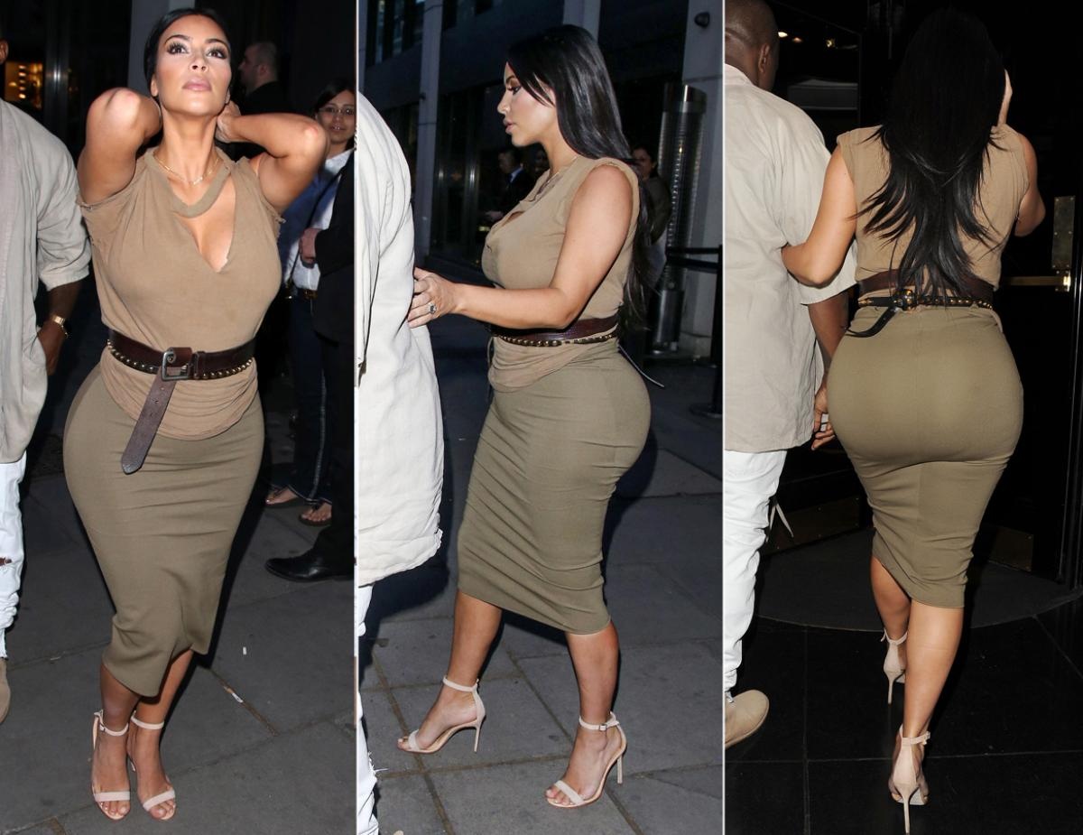 Ở lần mang bầu lần hai, Kim chịu khó diện nhiều bộ váy chất liệu co dãn giúp cô thoải mái. Trong buổi tối ra phố ở London cùng chồng, Kim chọn áo phông phối với chân váy bút chì. Trang phục ôm sát khoe vòng 1 và vòng 3 trứ danh nhưng vẫn tiện lợi khi di chuyển. Kim còn thêm phụ kiện là thắt lưng để tạo vòng eo “ảo”.