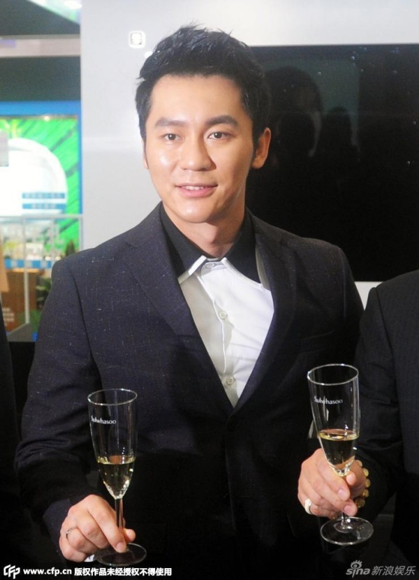 Tài tử điển trai đắt show quảng cáo hơn sau khi công khai yêu đương. Nguồn tin từ báo chí Trung Quốc cho biết cặp sao đang trong giai đoạn chuẩn bị cho đám cưới.