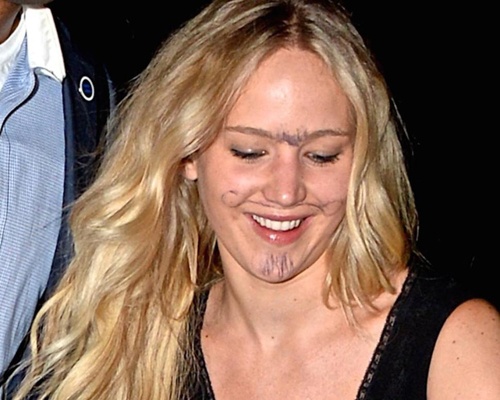 Jennifer Lawrence ve mat nho hon nhien xuong pho hinh anh