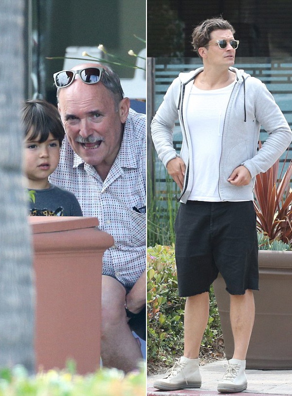 Hai ông cháu núp sau một chậu cây cảnh, chuẩn bị bày trò để Orlando bị bất ngờ.  Sau khi ly dị vào năm 2013, tài tử The Hobbit và vợ cũ - siêu mẫu Miranda Kerr thay phiên nhau chăm sóc con trai. Mỗi lần được bố mẹ dẫn đi chơi, Flynn đều hào hứng, tâm trạng vui vẻ.