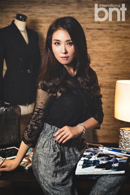 Ở tuổi 44, Lee Il Hwa vẫn là biểu tượng của sự gợi cảm. Cô xếp vị trí thứ 8.