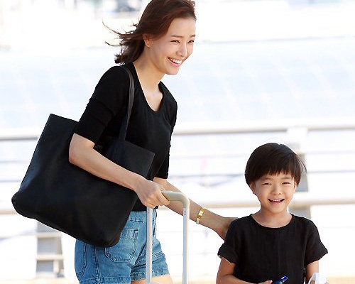 Con trai Kwon Sang Woo ngay cang chung chac hinh anh