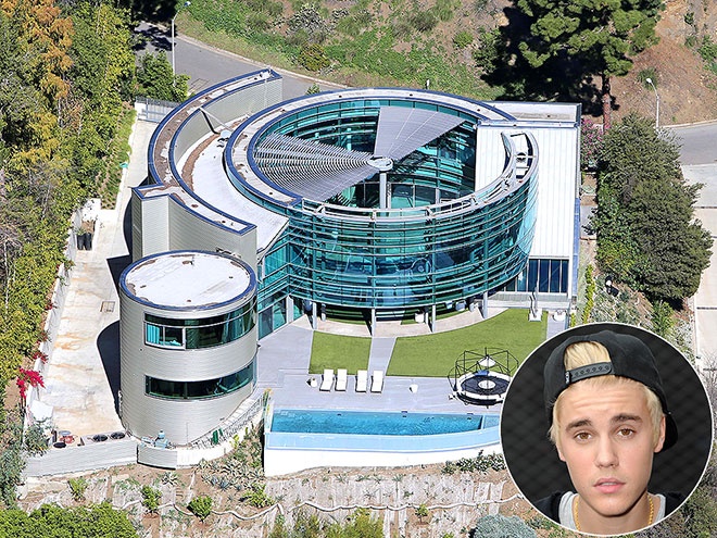 Ở tuổi 18 với thu nhập hàng chục triệu USD, Justin Bieber dễ dàng tậu về ngôi biệt thự có giá <abbr class=