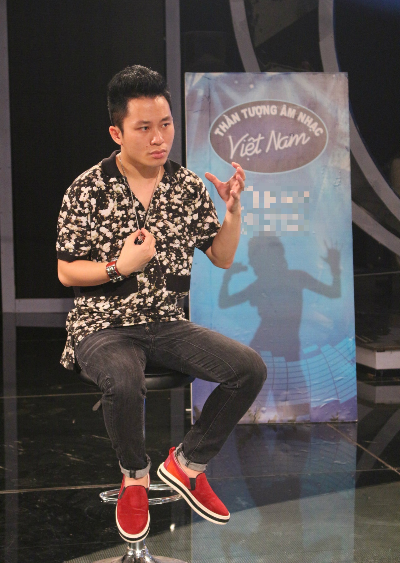 Chia sẻ về vai trò mới, ca sĩ Tùng Dương bày tỏ: “Cách đây một thập kỷ, tôi cũng ở thời điểm bắt đầu tham dự các cuộc thi nhằm tìm kiếm cơ hội giới thiệu giọng hát, bản thân đến công chúng. Giờ đây, khi ngồi ghế nóng, tôi thấy mình trong các bạn. Vì vậy, tôi sẽ mang kinh nghiệm riêng để cùng họ giao lưu, chia sẻ. Tôi muốn nhắc các bạn rằng, con đường nghệ thuật rất chông gai nên mỗi người phải nỗ lực không ngừng mới có thể đạt tới thành công”.