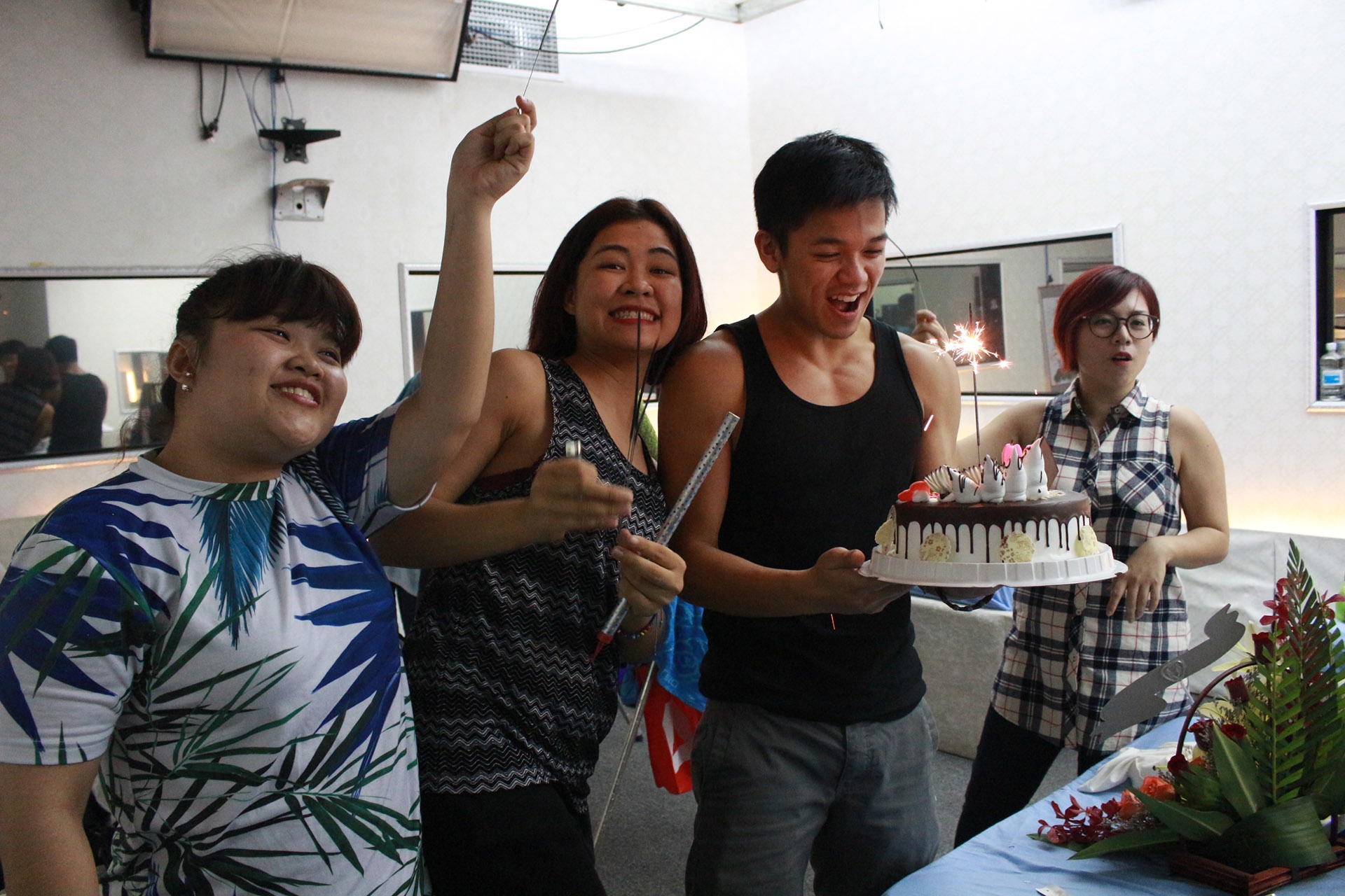 Trọng Hiếu tỏ ra vui mừng trước tình cảm, sự quan tâm đặc biệt từ những người bạn. Mặc dù cuộc thi đã gần đi đến chặng cuối, song các thí sinh vẫn rất thân thiết. Trong ngôi nhà chung, họ gắn bó như anh em, bạn bè… thay vì xem nhau là đối thủ.