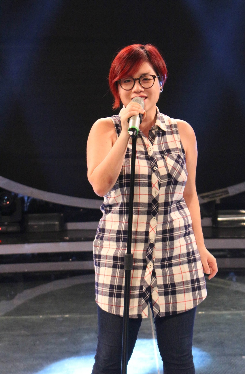 Còn Vân Quỳnh, divo Tùng Dương tâm sự: “Tôi có biết Quỳnh trước đây, khi bạn ấy là một ca sĩ chuyên nghiệp. Gặp Quỳnh ở Vietnam Idol, tôi thấy bạn ấy vẫn tràn đầy năng lượng. Song, tôi nghĩ Quỳnh cần rèn luyện thêm cách đưa năng lượng vào bài hát sao cho hợp lý hơn và phải hát thật rõ lời. Dù vậy, như tôi đã chia sẻ với các bạn, không ai sinh ra mà biết hết tất cả mọi thứ, chúng ta cần nỗ lực rèn luyện, tự hoàn thiện mỗi ngày thì thành công chắc chắn sẽ đến”.