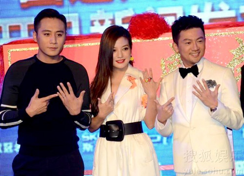 Lưu Diệp (ngoài cùng bên trái) đưa ra nhận định khó hiểu trên trang cá nhân khiến Lý Thần không hài lòng.