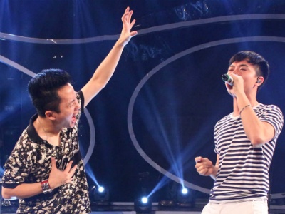 Tung Duong ngoi ghe nong Vietnam Idol hinh anh