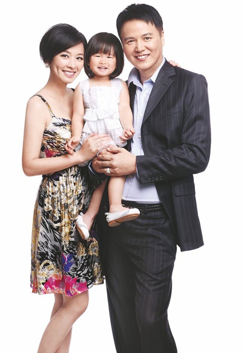 Lâm Thoại Dương là một trong những nam tài tử nổi tiếng trên màn ảnh Đài Loan. Vào nghề từ năm 23 tuổi, Lâm Thoại Dương bắt đầu được biết đến qua bộ phim điện ảnh Tâm tỏa, Bên nhau nơi chân trời, Một thoáng mộng mơ…Sau thành công rực rỡ trong vai trò diễn viên, sự nghiệp của anh rẽ sang một hướng mới khi bắt tay giám chế và sản xuất phim. Lâm Thoại Dương từng có một đời vợ, trước khi kết hôn với nữ diễn viên “Vi Phi” Trương Đình.