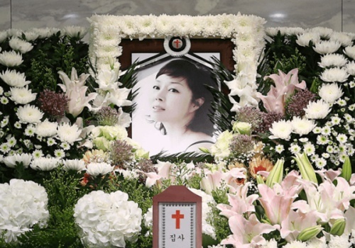 Nu dien vien phim ’Dong ho cat’ dot tu vi xuat huyet nao hinh anh