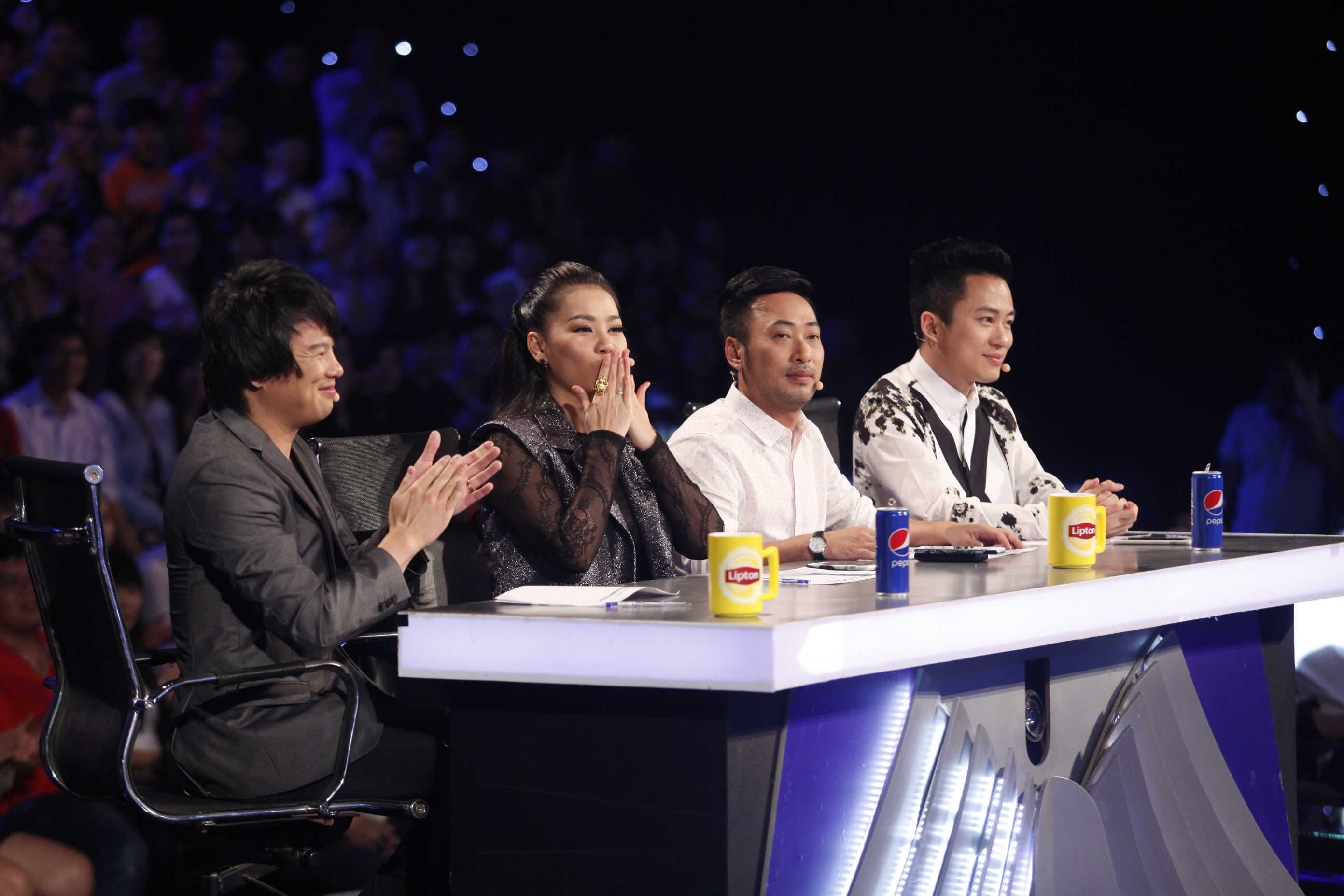 Đêm chung kết 6 - Đêm hát đôi được truyền hình trực tiếp lúc 20h chủ nhật, ngày 12/7 trên kênh VTV3. Trong ảnh, ban giám khảo của Gala 5 gồm: Thanh Bùi, Thu Minh, Nguyễn Quang Dũng và Tùng Dương.