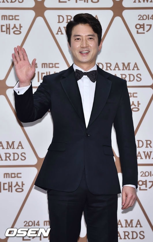 Xếp thứ ba là Jung Joon Ho.