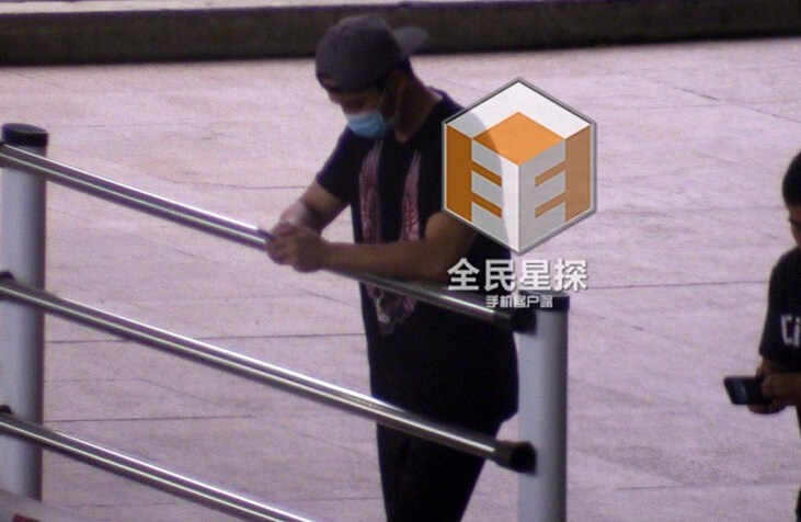 Theo quan sát của ký giả, Phạm Băng Băng là phụ nữ mạnh mẽ và ưa chiều chuộng. Lý Thần có mặt từ sân bay sớm cả tiếng đồng hồ chờ đợi người yêu.