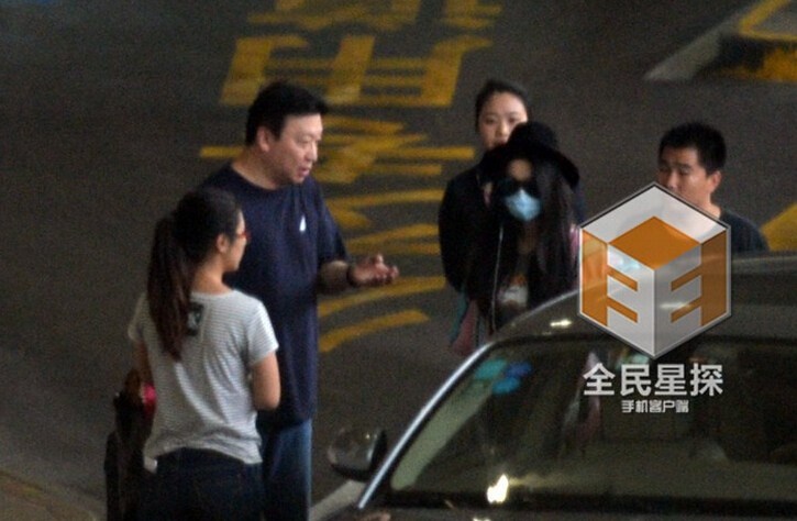 Mục Hiểu Quang đề nghị Phạm giữ bình tĩnh để lên xe Lý Thần chờ sẵn ra về.