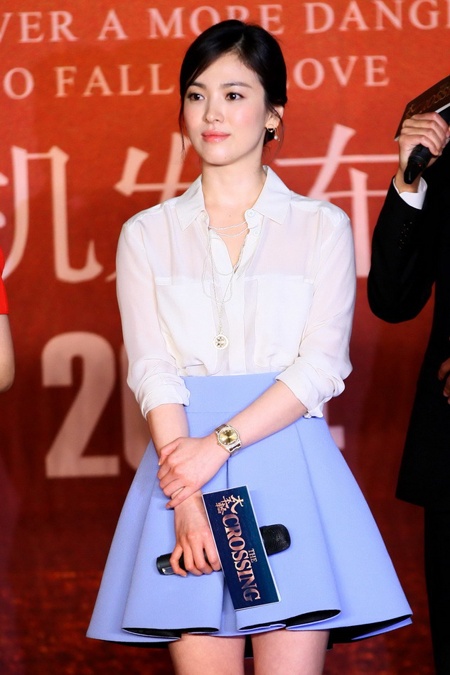 Vị trí tiếp theo thuộc về ba nữ diễn viên Song Hye Kyo, Han Ye Seul và Yoona (SNSD). Song Hye Kyo từ nhiều năm nay chưa bao giờ 