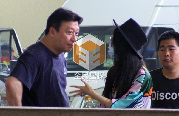 Lúc này, quản lý Phạm nhận ra có phóng viên chụp ảnh.